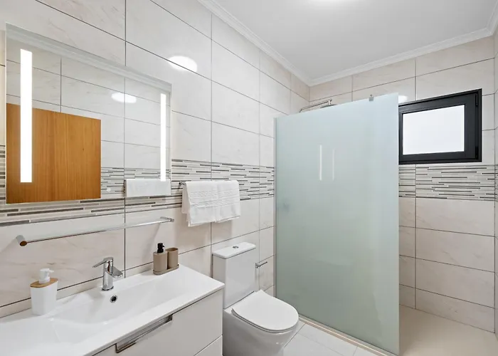 Semesterbostad Calheta Paradise - Free Parking & Views