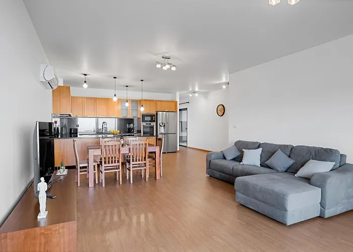 Calheta Paradise - Free Parking & Views Semesterbostad *